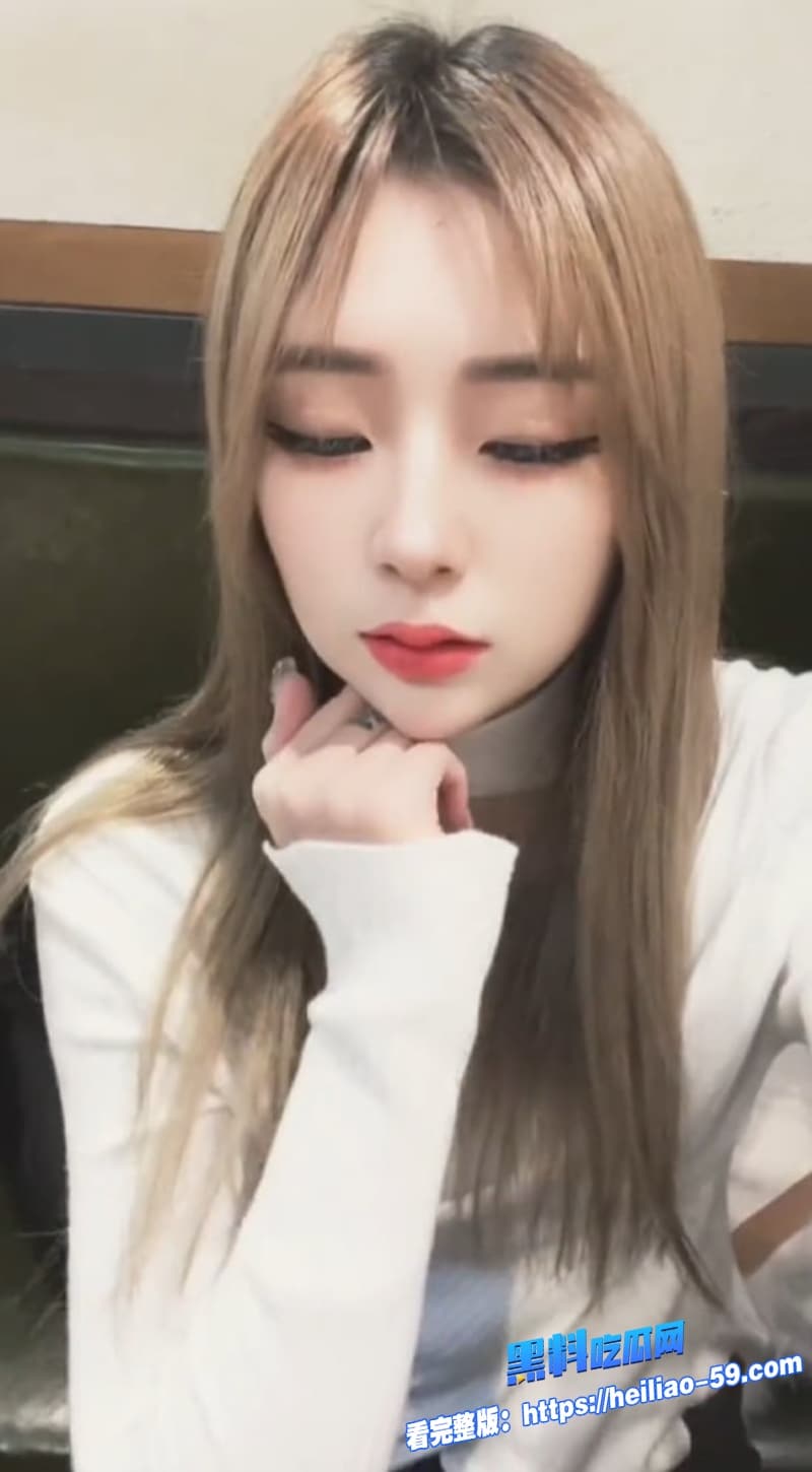 高颜值精神小妹直播吃鸡视频流出全程露脸狂舔巨屌长相清纯的被操到娇喘浪叫不停3 高颜值精神小妹直播吃鸡视频流出全程露脸狂舔巨屌长相清纯的被操到娇喘浪叫不停3