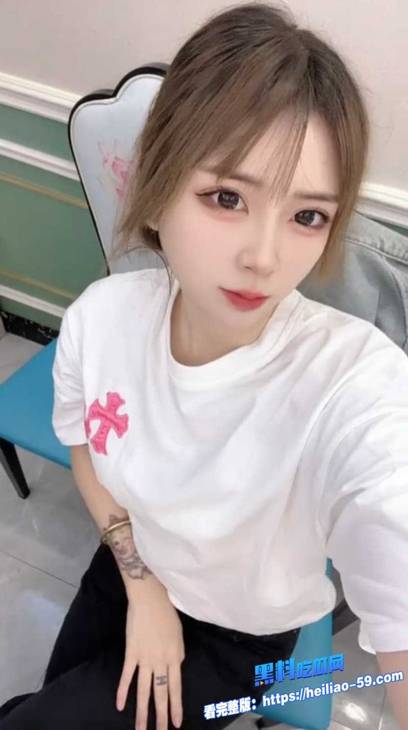 高颜值精神小妹直播吃鸡视频流出全程露脸狂舔巨屌长相清纯的被操到娇喘浪叫不停4 高颜值精神小妹直播吃鸡视频流出全程露脸狂舔巨屌长相清纯的被操到娇喘浪叫不停4
