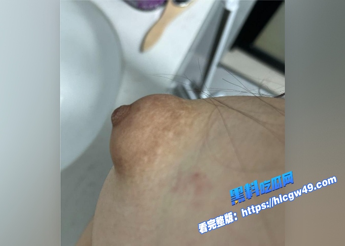 河北保定二次元少萝 张芯佳 大尺度不雅视频流出 道具加手指疯狂蹂躏小穴 骚气十足！ 5WH700x500px