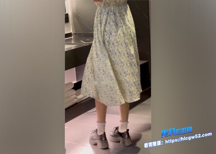 瓜友同城重金约炮，调教美女大学生视频曝光，顶美颜值初恋脸反差明显图7.jpg