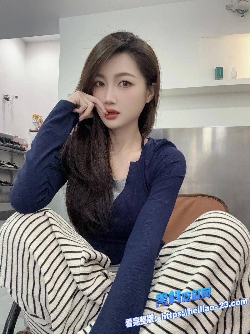 巨乳少妇吃嫩草主动勾搭肌肉体育生约炮被体育生狂野压制疯狂输出2 巨乳少妇吃嫩草主动勾搭肌肉体育生约炮被体育生狂野压制疯狂输出2