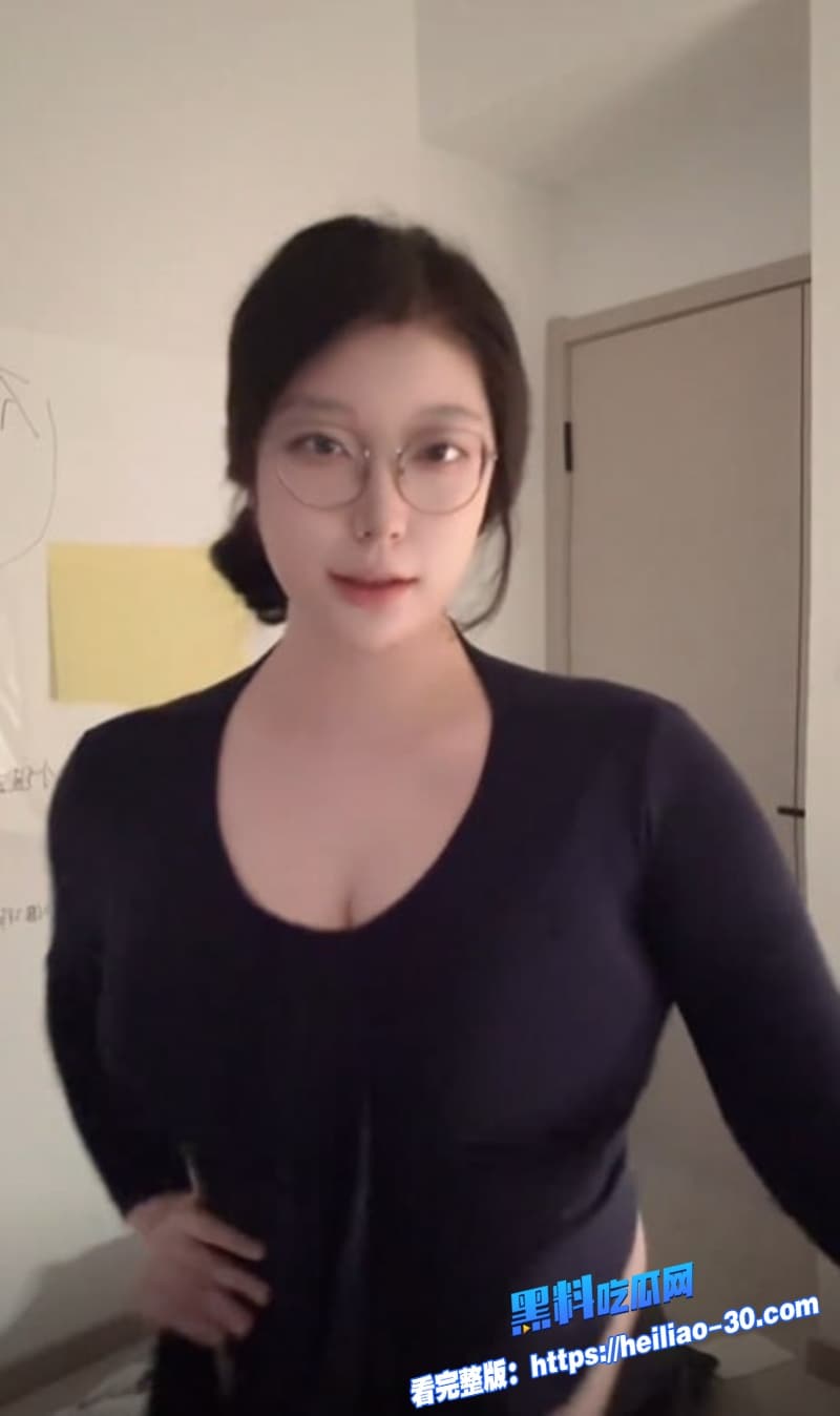 J罩杯近视反差女友和男友直播视频意外流出爆乳翘臀被内射猛干 浓精喷骚穴太顶了 12 J罩杯近视反差女友和男友直播视频意外流出爆乳翘臀被内射猛干 浓精喷骚穴太顶了 12