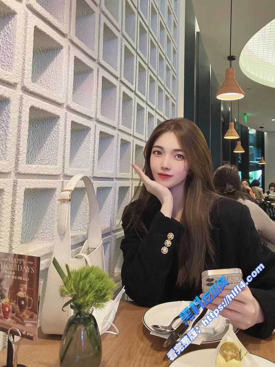 极品高颜值美女大学生 被金主调教 主动乖乖配合舌舔鸡巴 还给深喉口交 直接爽飞！3