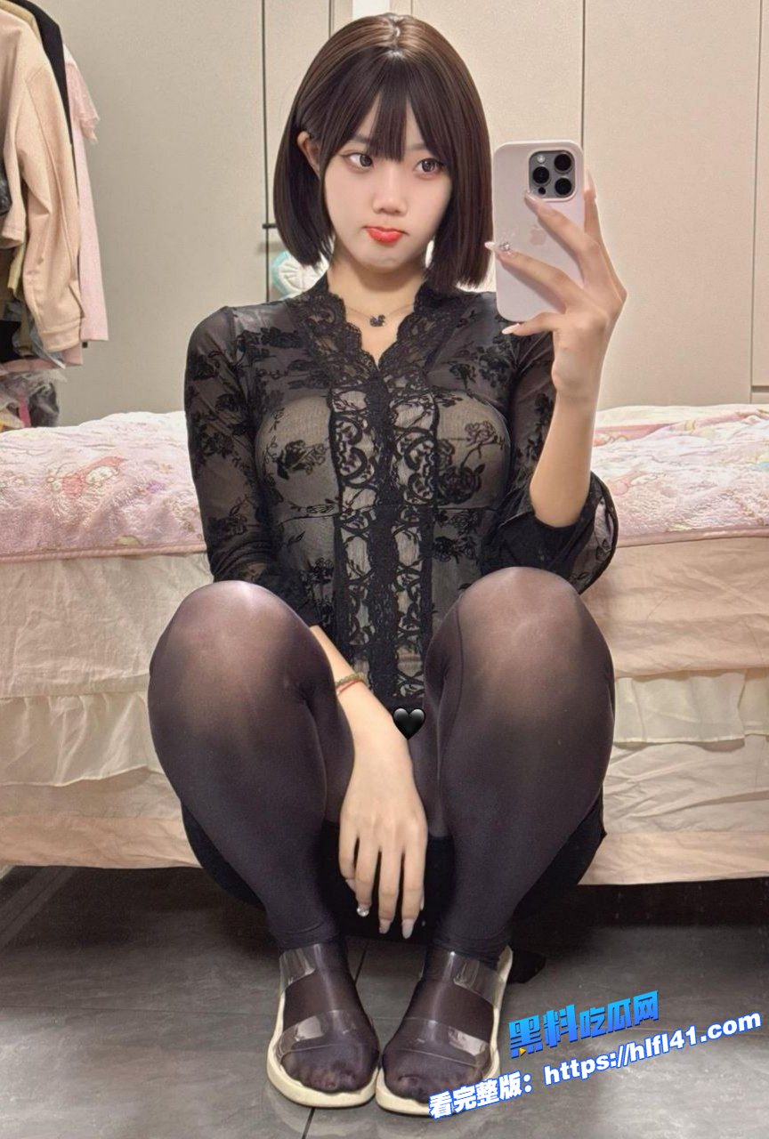 抖音热舞颜值女神金主高价定制视频流出足控肉丝爱好者的天堂道具自慰骚到爆 11