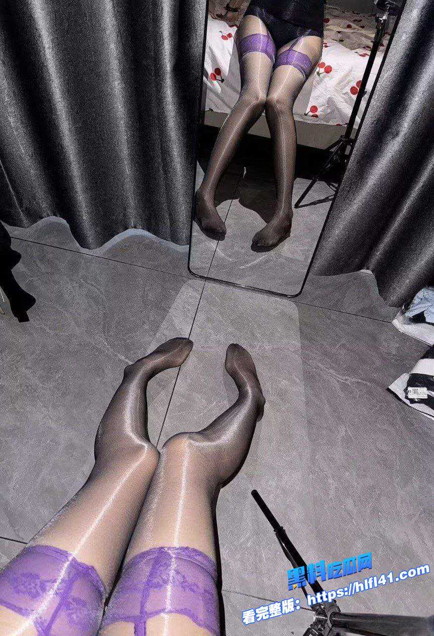 抖音热舞颜值女神金主高价定制视频流出足控肉丝爱好者的天堂道具自慰骚到爆 12