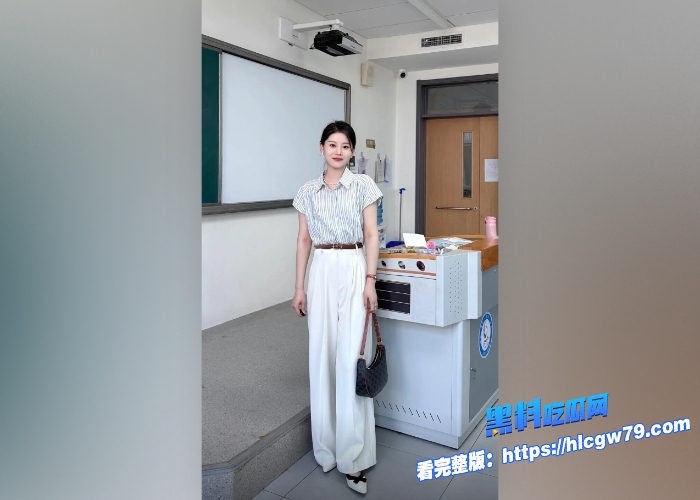 对白超炸裂极品风骚大学女老师出轨上瘾被小鲜肉大屌征服续集来了换上黑丝制服带上狗链被乖乖调教依旧全程超嗲骚话3 对白超炸裂极品风骚大学女老师出轨上瘾被小鲜肉大屌征服续集来了换上黑丝制服带上狗链被乖乖调教依旧全程超嗲骚话3