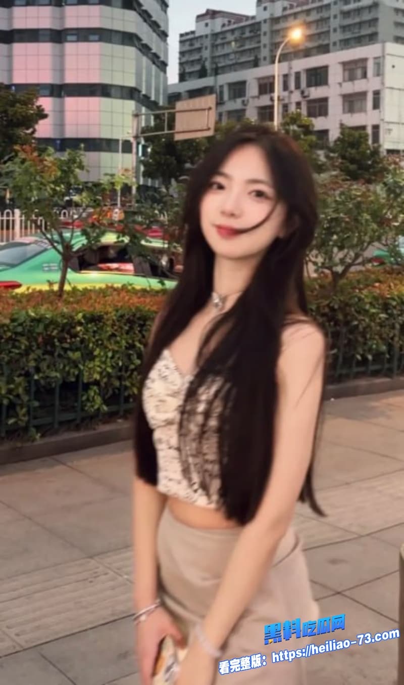 清纯女神大学生竟是反差母狗翘起臀遭无套后入疯狂抽插骚叫声太勾人了1 清纯女神大学生竟是反差母狗翘起臀遭无套后入疯狂抽插骚叫声太勾人了1