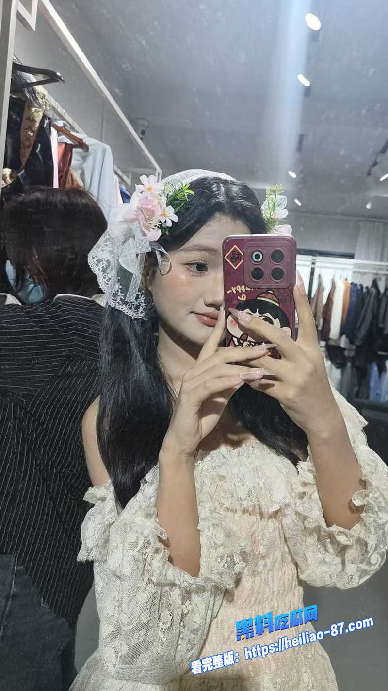 兄妹乱伦趁爸妈不在家操了亲妹妹 嫩逼又紧又粉亲妹妹被操到高潮浪叫 表情又乖又淫荡图9 兄妹乱伦趁爸妈不在家操了亲妹妹 嫩逼又紧又粉亲妹妹被操到高潮浪叫 表情又乖又淫荡图9