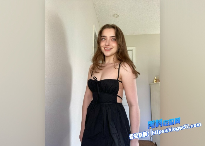 OnlyFans欧美极品反差婊Angelwoof自慰视频曝光金发碧眼发大波浪假屌抽插自慰白浆直流 图59