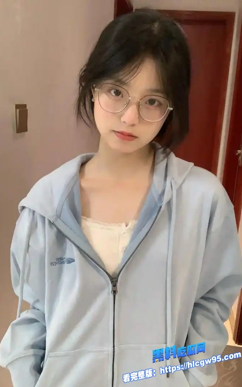 香港学妹朱双双真实私拍泄密5