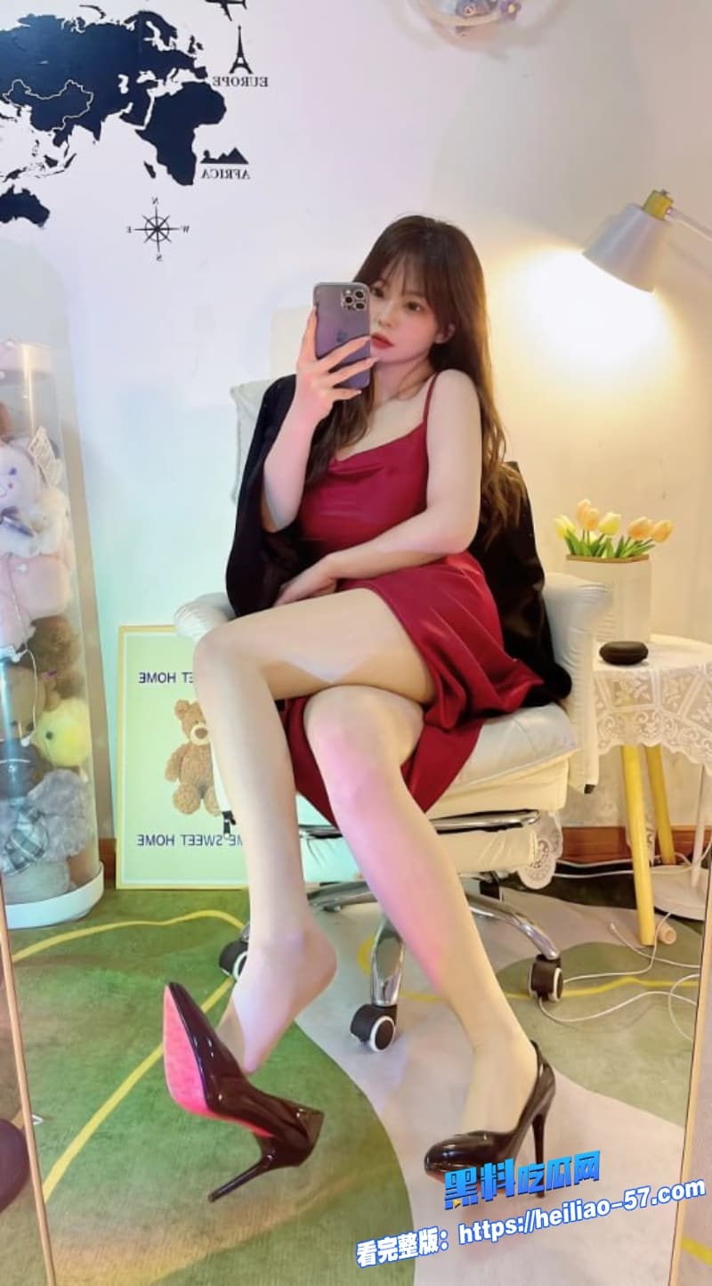 高颜值眼镜女神被倒挂金钩爆菊狂操性爱姿势娴熟的让人心疼3 高颜值眼镜女神被倒挂金钩爆菊狂操性爱姿势娴熟的让人心疼3