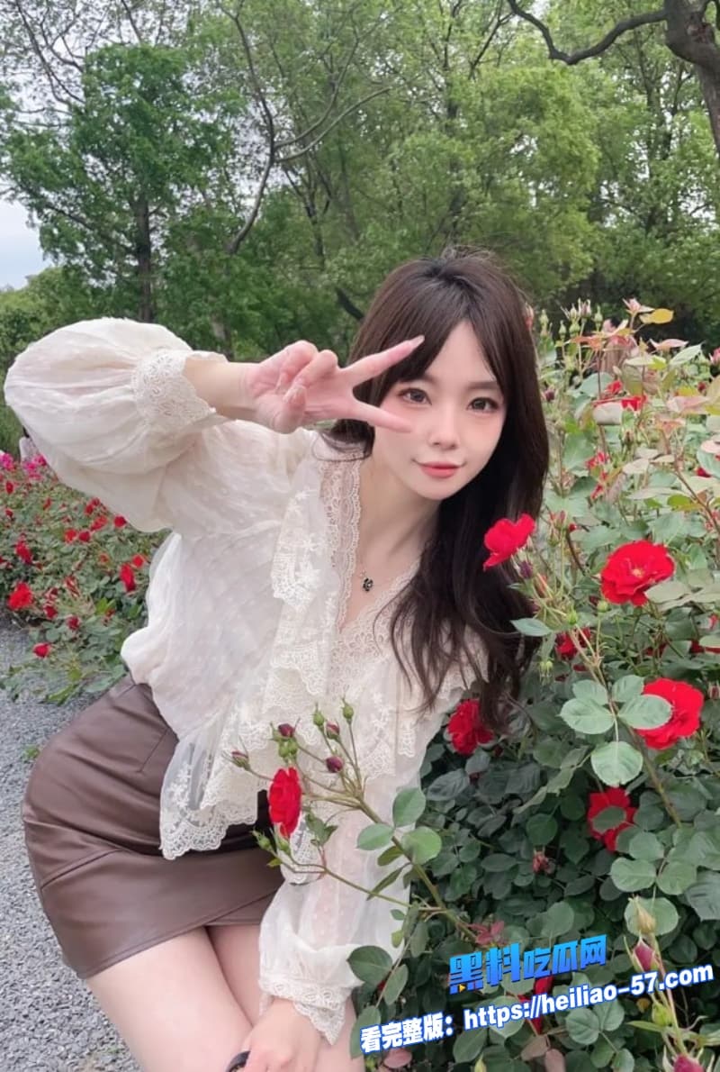 高颜值眼镜女神被倒挂金钩爆菊狂操性爱姿势娴熟的让人心疼6 高颜值眼镜女神被倒挂金钩爆菊狂操性爱姿势娴熟的让人心疼6