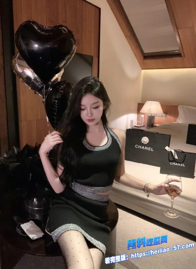 高颜值极品校花与男友性爱视频流出身穿白丝全程露脸遭男友疯狂打桩销魂表情堪称AV女优5