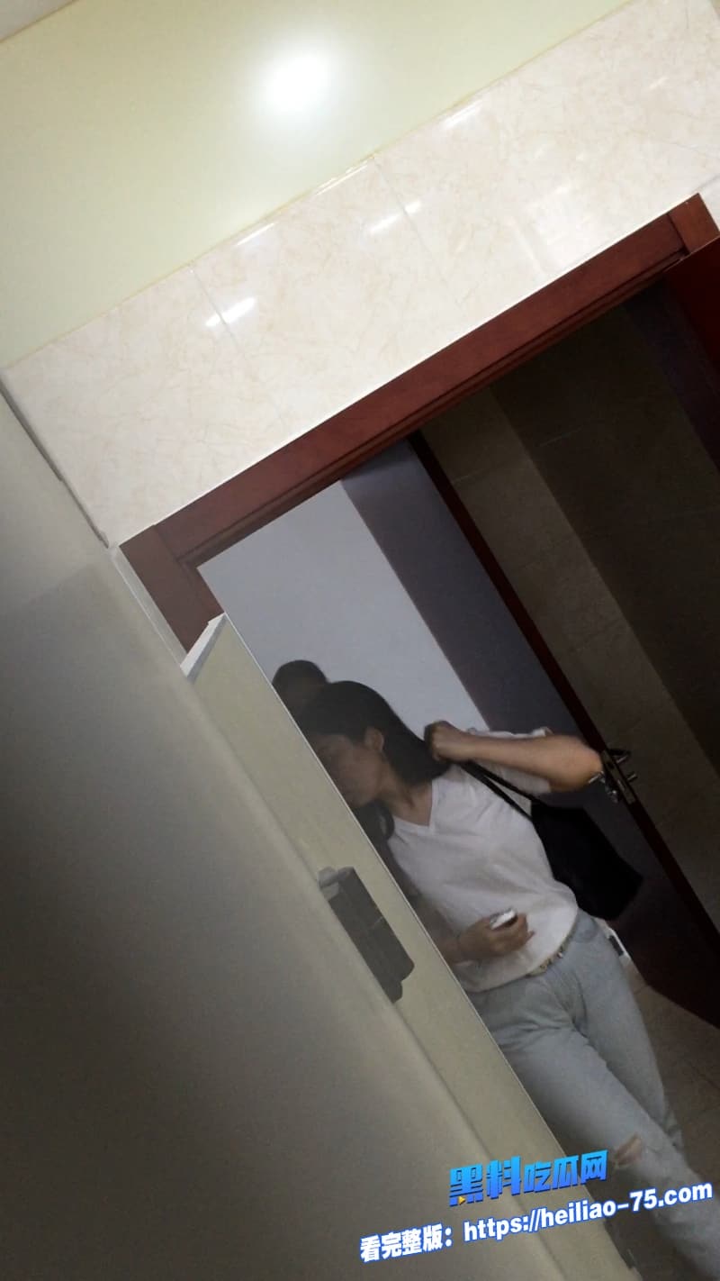 厕所偷拍系列无敌学弟女厕偷拍高颜值学姐嫩B高清角度诱惑值直接拉满6