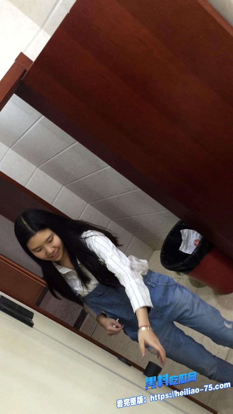 厕所偷拍系列无敌学弟女厕偷拍高颜值学姐嫩B高清角度诱惑值直接拉满8