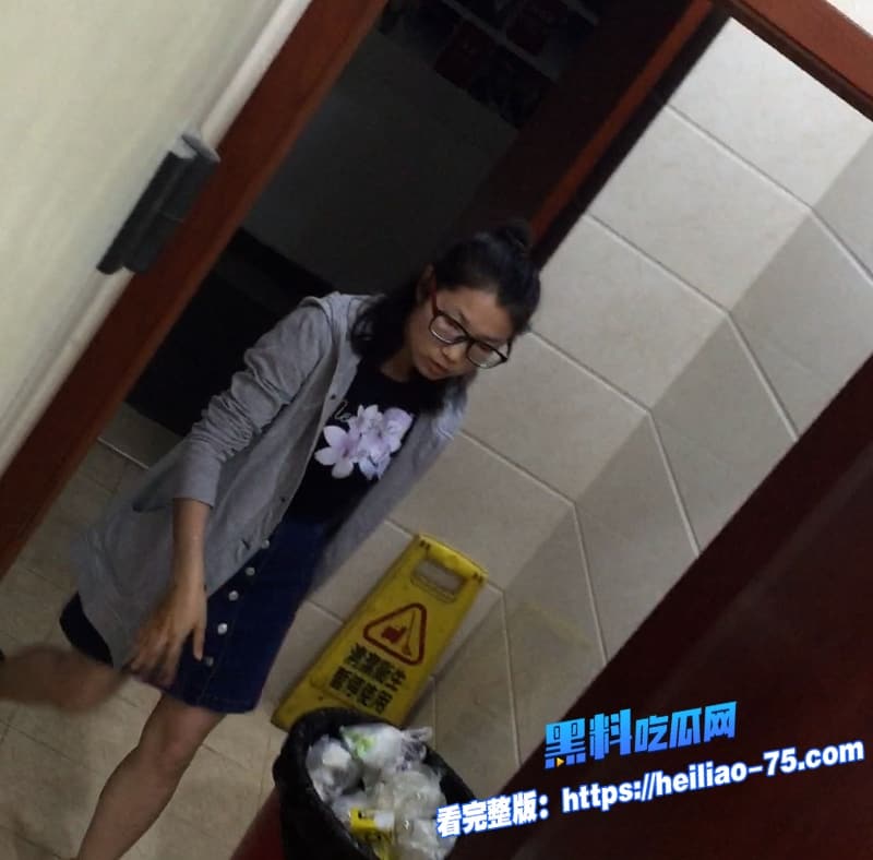 厕所偷拍系列无敌学弟女厕偷拍高颜值学姐嫩B高清角度诱惑值直接拉满10