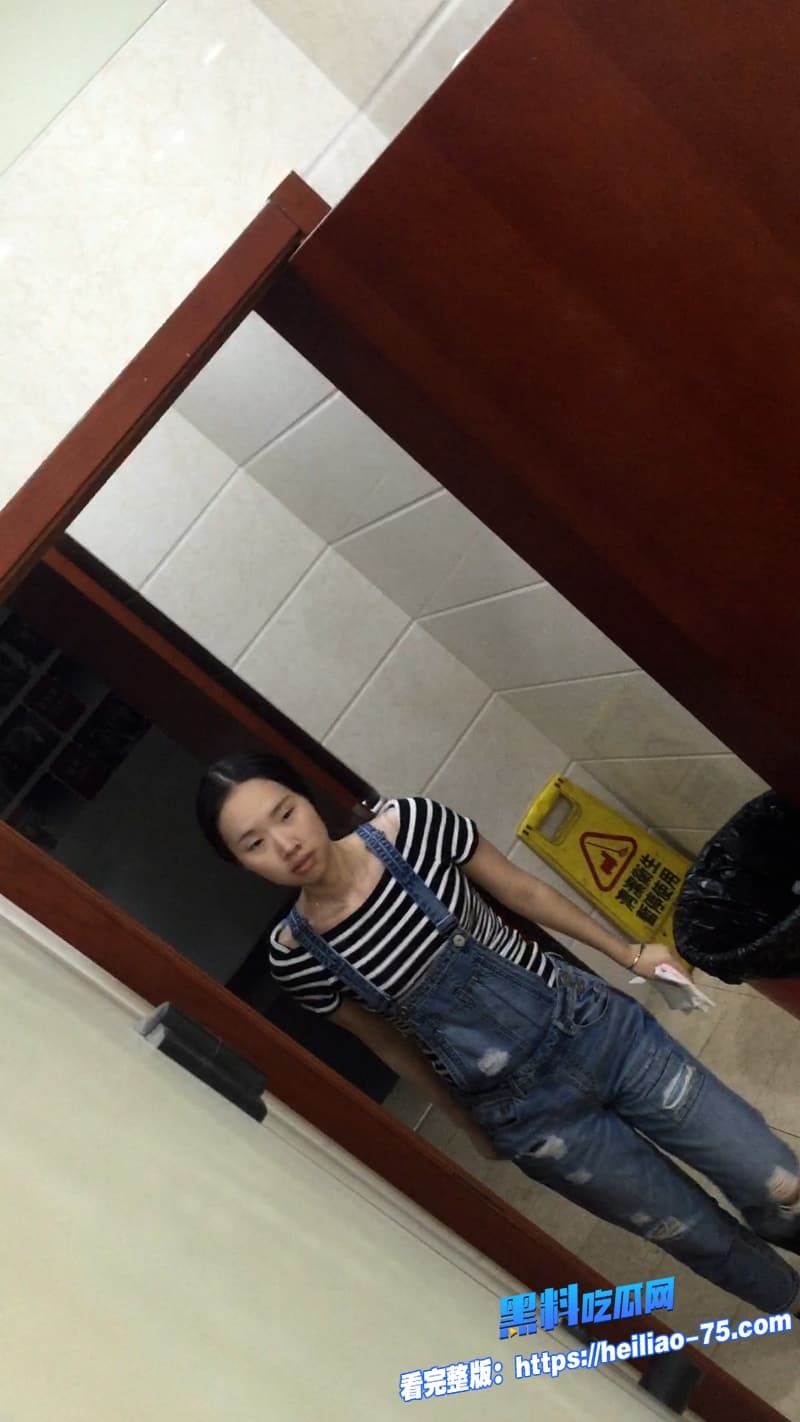 厕所偷拍系列无敌学弟女厕偷拍高颜值学姐嫩B高清角度诱惑值直接拉满12
