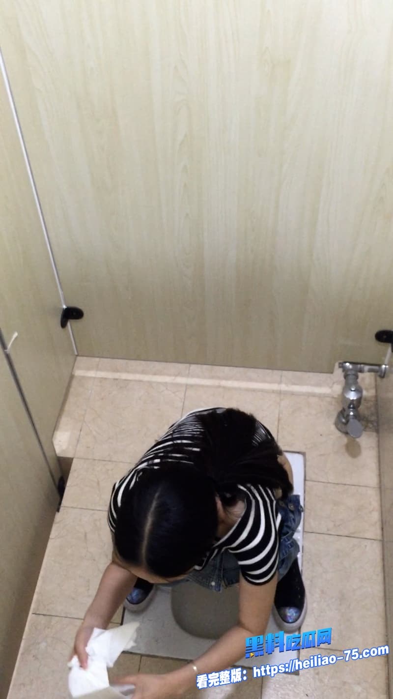 厕所偷拍系列无敌学弟女厕偷拍高颜值学姐嫩B高清角度诱惑值直接拉满14