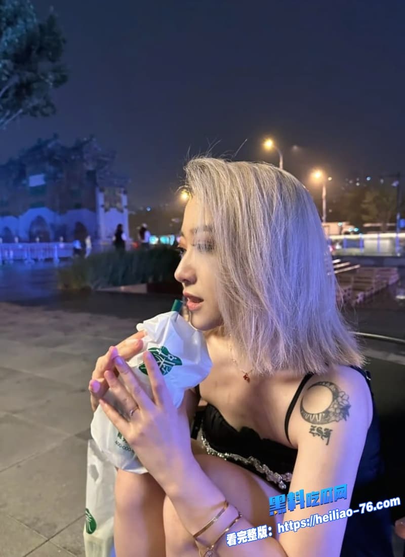 高颜值短发御姐性爱视频流出全程露脸趴在那里被巨屌后入疯狂抽插到高潮2