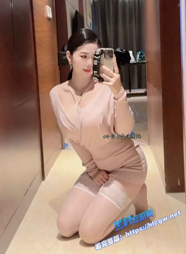 小莹子汤圆妈性感私拍