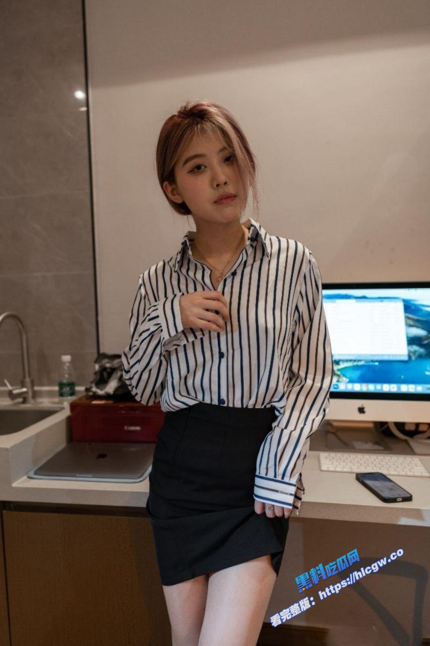高颜值女大学生人体模特写真