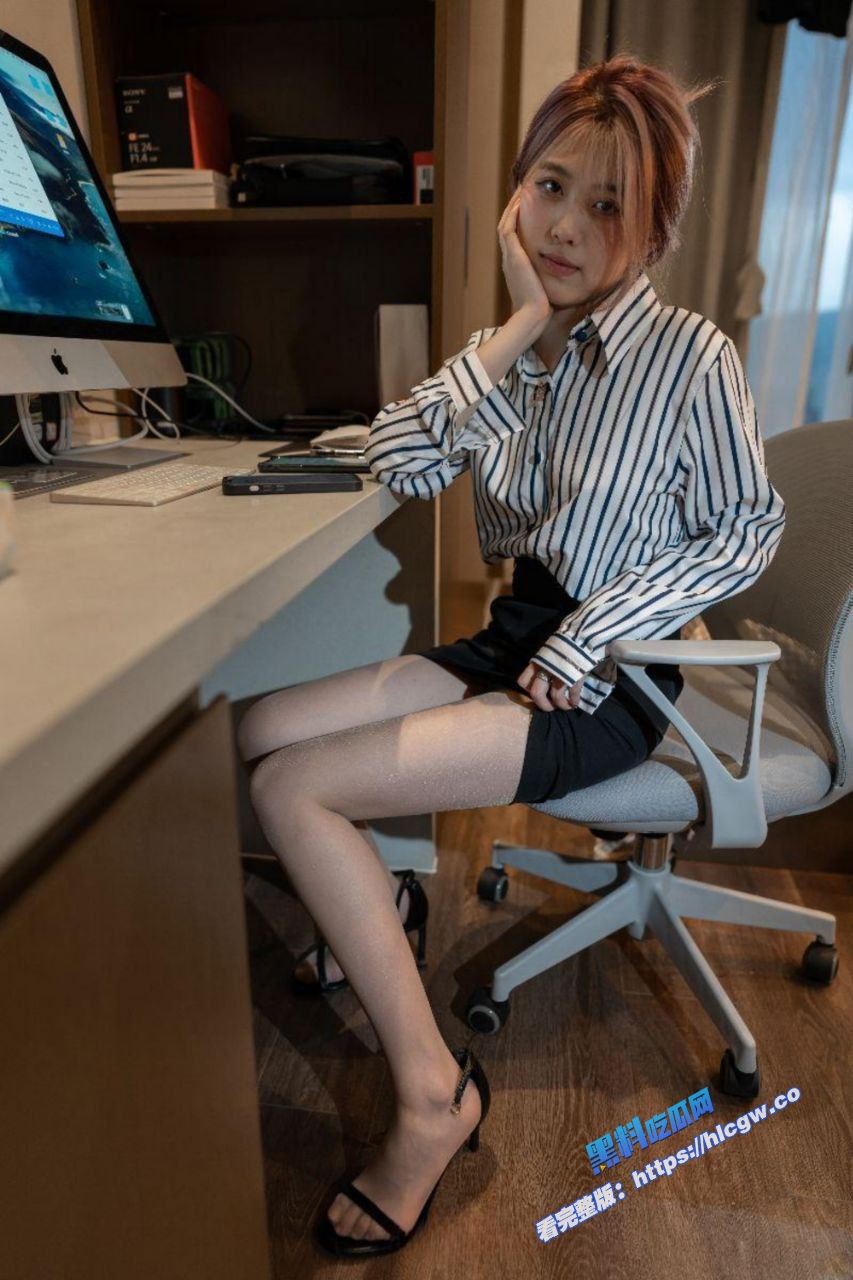 高颜值女大学生人体模特写真