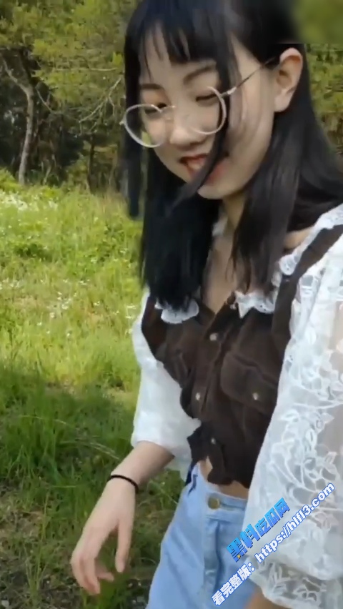 清纯反差眼镜妹 和男友野外深喉口交 超强技术让男友爽翻 果然眼镜妹是最骚的!5 清纯反差眼镜妹 和男友野外深喉口交 超强技术让男友爽翻 果然眼镜妹是最骚的!5
