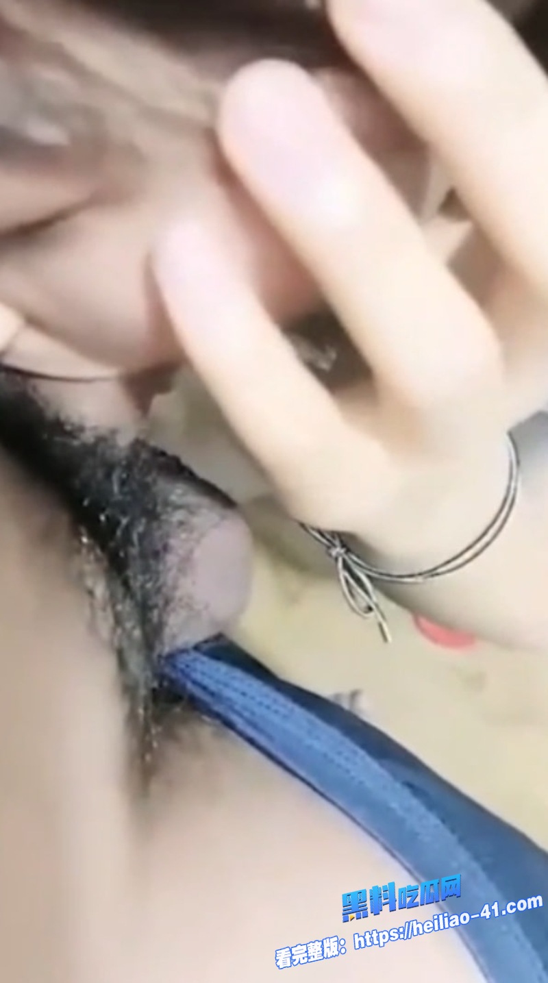 兄妹乱伦可爱表妹被表哥灌酒微醺后彻底放开用大肉棒猛插粉嫩小穴6 兄妹乱伦可爱表妹被表哥灌酒微醺后彻底放开用大肉棒猛插粉嫩小穴6