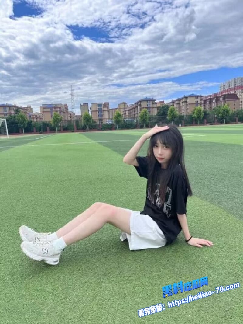 班花女友彻底母狗化自拍裸体视频后被按倒无套狂操喷水内射2 班花女友彻底母狗化自拍裸体视频后被按倒无套狂操喷水内射2