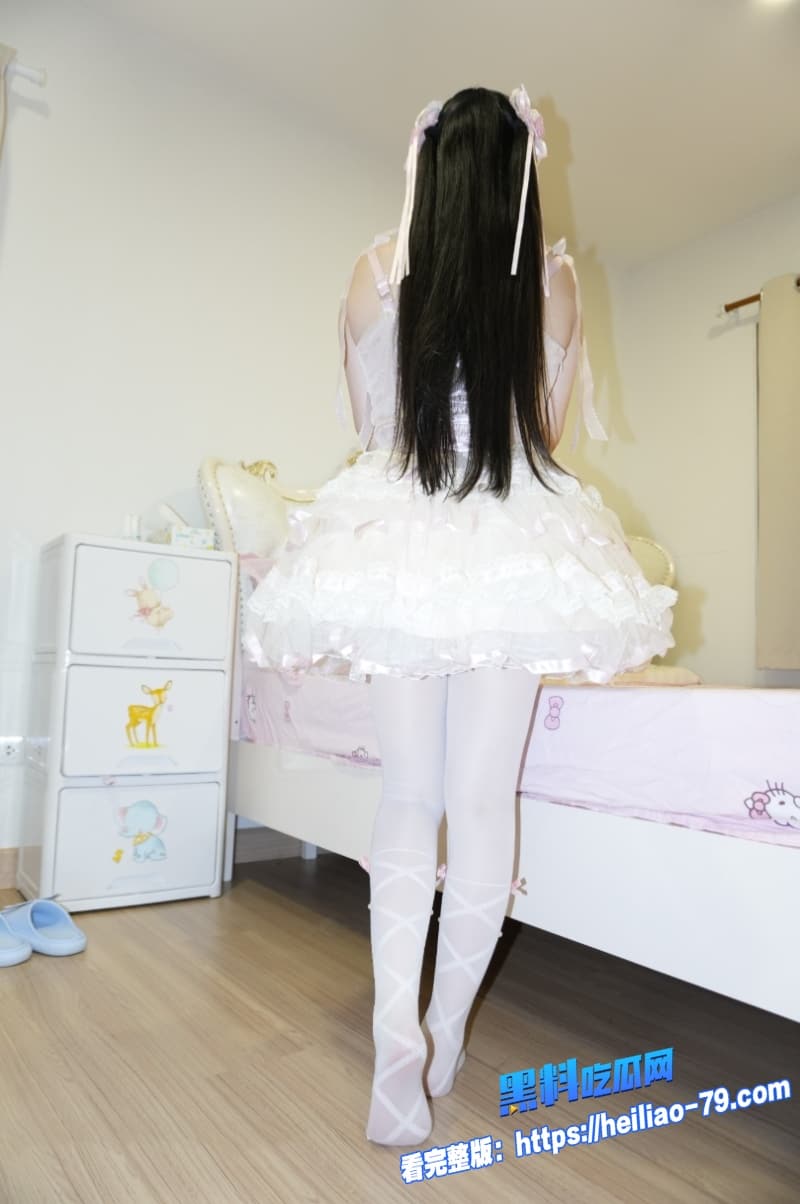 加拿大炮王Gattouz 大屌猛干冰凌紫萱娇小人妻被操到腿软高潮连连4