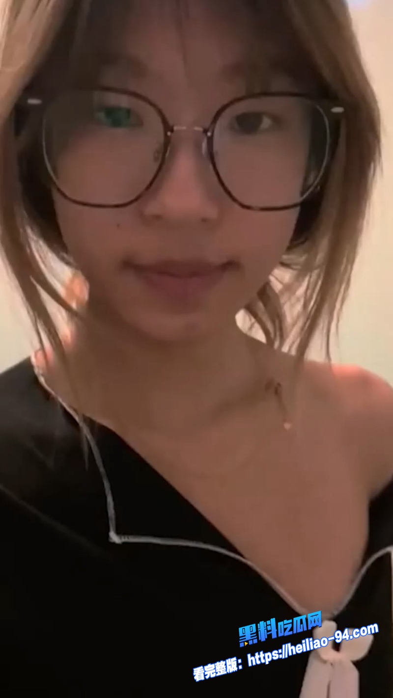 可爱萌妹冯鑫乖巧听话穿兔女郎装 被狠狠奖励无套猛操 画面极度可爱又淫荡图1