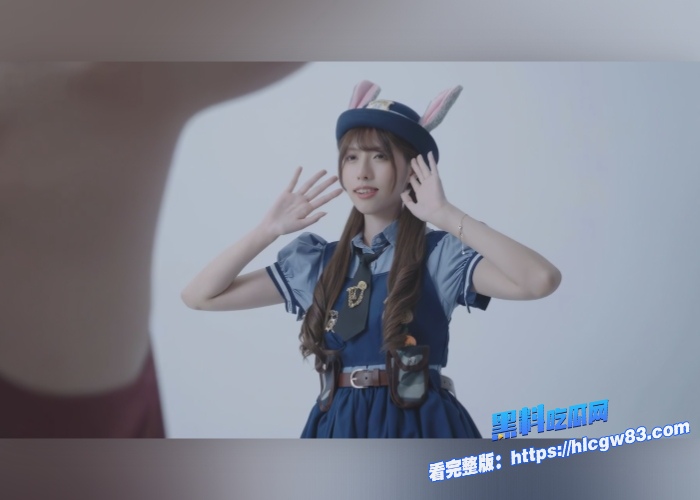 渡边传媒极品身材福利姬sakicos疯狂动物城兔子警官拍摄中摄影师潜规则摄影好啊摄影得学 图2