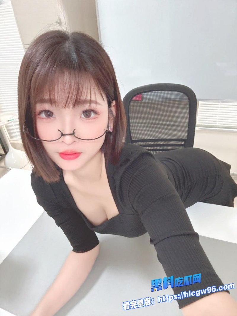 台湾极品D奶模特付费VIP最新写真自拍视频福利合集 2