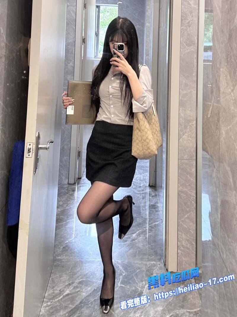极品秘书潜规则曝光性爱商谈直接开干女秘书为升职跪舔老板巨根1