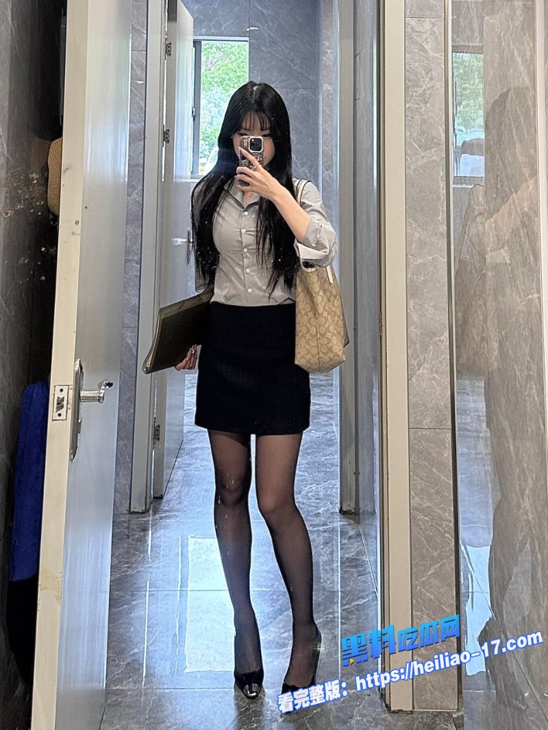 极品秘书潜规则曝光性爱商谈直接开干女秘书为升职跪舔老板巨根2