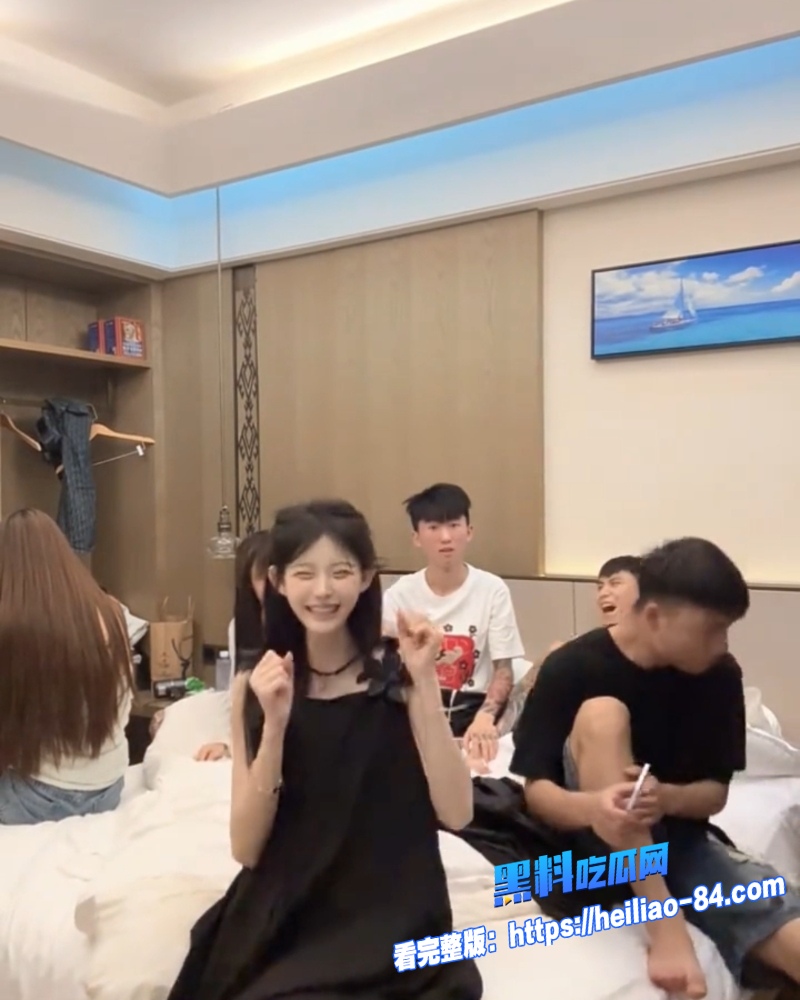 抖音20万粉丝网红 小诗颖 疑似1V3群P擦边视频曝光 紧急澄清反被狂喷活该！6