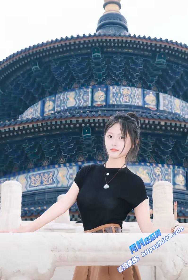 河北保定大学生 李雨珊 宿舍自拍裸体福利流出 完美酮体无毛嫩穴 让人把持不住！1