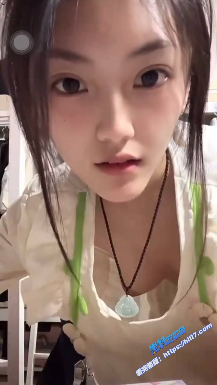 河北保定大学生 李雨珊 宿舍自拍裸体福利流出 完美酮体无毛嫩穴 让人把持不住！4
