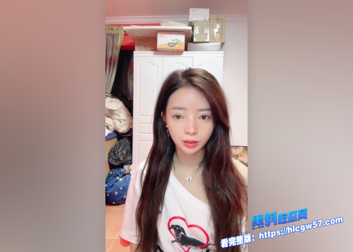 国产裸舞少妇天花板 星星碎了 跳着跳着就给你扳开胸罩看大奶子和性感蕾丝内裤 2 国产裸舞少妇天花板 星星碎了 跳着跳着就给你扳开胸罩看大奶子和性感蕾丝内裤 2