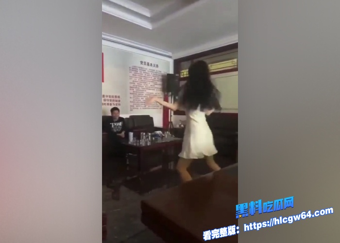 顶美高校清纯学生笔直纤长漫画腿下海兼职外围性爱视频曝光坐在身上各种摸吸吮大屌妹子很享受骑乘抱着屁股猛操 1
