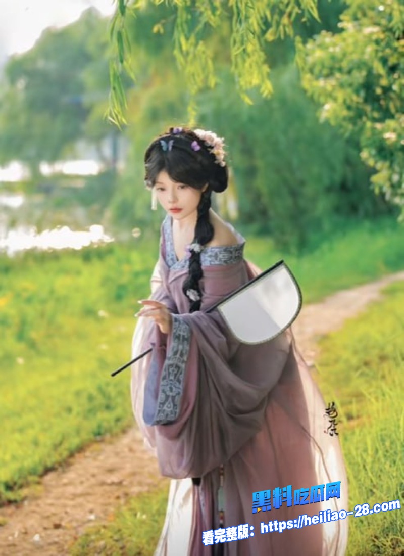 宋氏汉服小姐姐私密视频流出这妹子穿汉服胸大到衣服都快撑不住脱了直接巨乳晃眼1 宋氏汉服小姐姐私密视频流出这妹子穿汉服胸大到衣服都快撑不住脱了直接巨乳晃眼1
