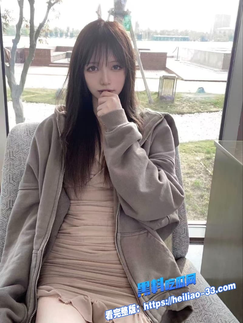 海角兄妹乱伦除夕夜套路萝莉堂妹失败电影变直接闺房内射真的像回到了初恋偷摸谈恋爱的年代 7 海角兄妹乱伦除夕夜套路萝莉堂妹失败电影变直接闺房内射真的像回到了初恋偷摸谈恋爱的年代 7