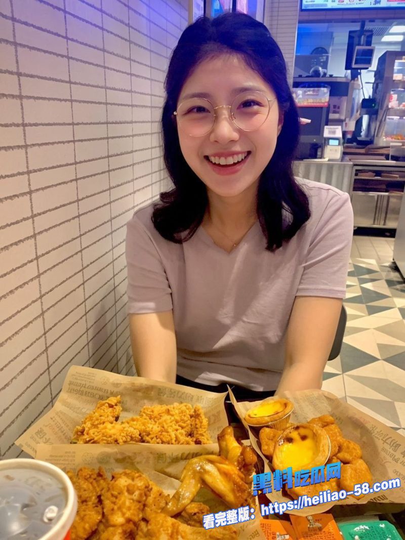 推特清纯女神秦嘉倪自拍吃鸡不雅合集全网疯传1 推特清纯女神秦嘉倪自拍吃鸡不雅合集全网疯传1