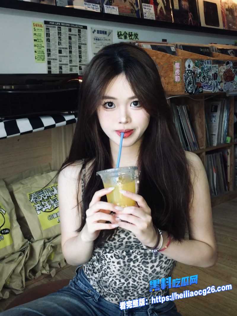 精神小妹主播yang818极限1打4群p做爱混战视频流出激情互动轮流抽插让人直呼过瘾2
