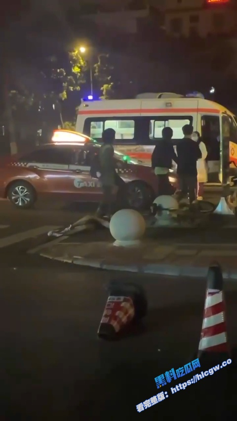 2hollis 广州演唱会教导粉丝吸毒 当场导致一名精神小妹送医！7