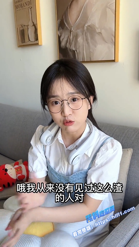 抖音网红 妹妹别哭 被金主绑在椅子上各种SM调教直播 目前其账号已停更！5