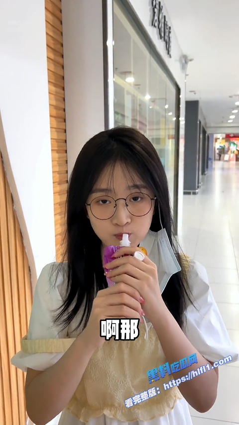 抖音网红 妹妹别哭 被金主绑在椅子上各种SM调教直播 目前其账号已停更！6