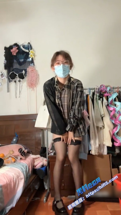 推特人气极品萝莉 嗨酱 可甜可盐百变舞姬高价定制裸舞 怼脸自慰 强烈视觉冲击！9