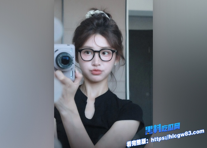 情侣私拍泄漏反差眼镜妹深喉口交 无毛嫩穴被无套狂干淫水四溢呻吟不止 女上骑乘骚气十足 3 情侣私拍泄漏反差眼镜妹深喉口交 无毛嫩穴被无套狂干淫水四溢呻吟不止 女上骑乘骚气十足 3