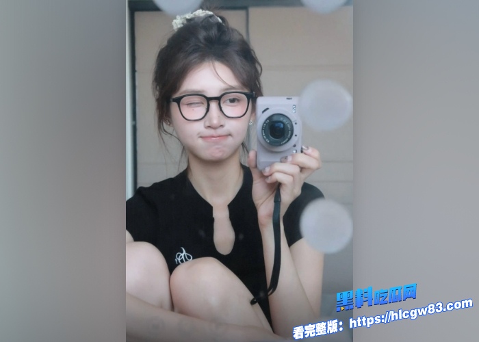 情侣私拍泄漏反差眼镜妹深喉口交 无毛嫩穴被无套狂干淫水四溢呻吟不止 女上骑乘骚气十足 2 情侣私拍泄漏反差眼镜妹深喉口交 无毛嫩穴被无套狂干淫水四溢呻吟不止 女上骑乘骚气十足 2
